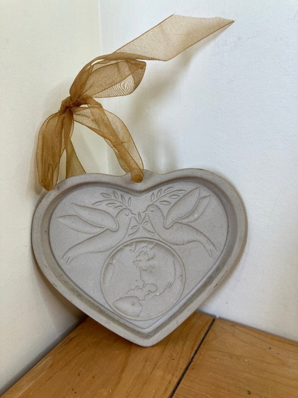 Pampered Chef Cookie Mold PEACE ON EARTH Heart Shape Dove Wall Ornament 2002